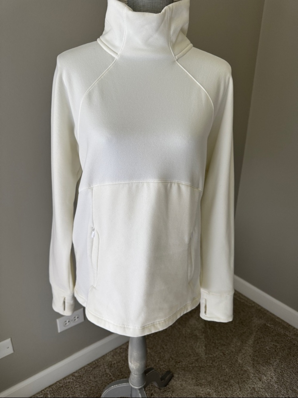 Athleta Cream High-Neck Pullover Turtleneck Sweatshirt